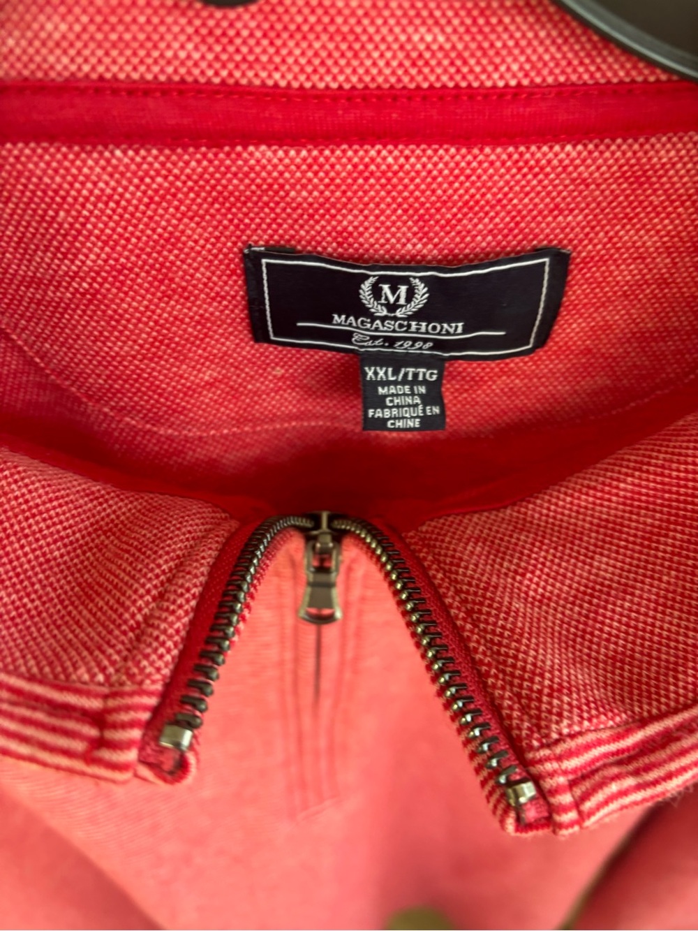 Magaschoni like new mens quarter zip in red stripe size XXL